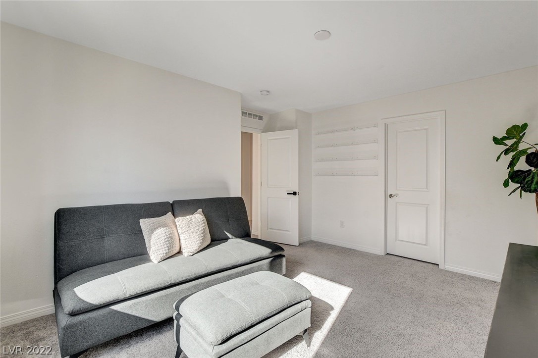 8756 Aziza Sun Street