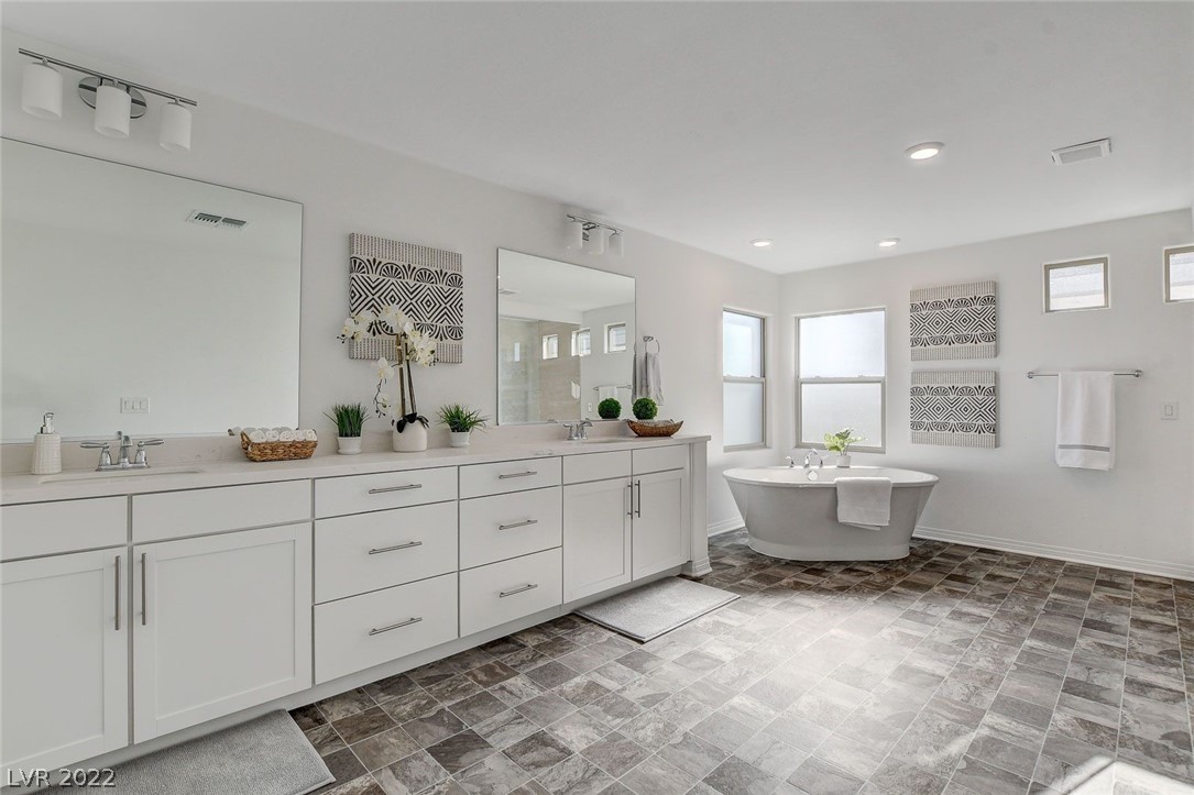 8756 Aziza Sun Street