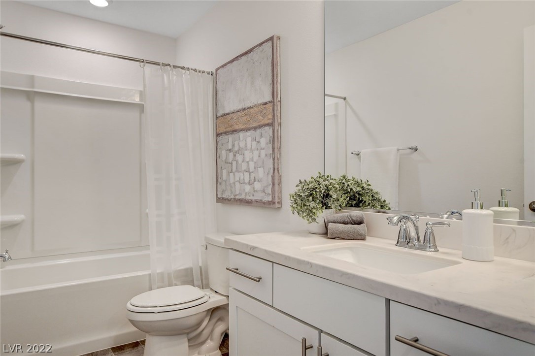 8756 Aziza Sun Street