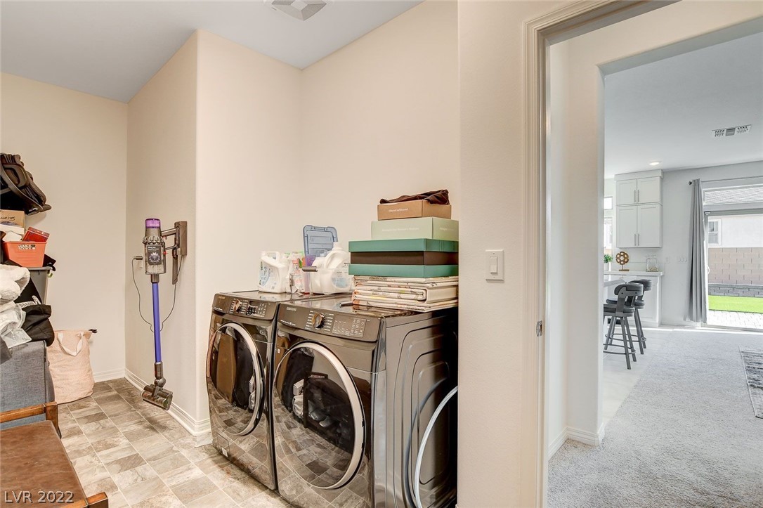 8756 Aziza Sun Street