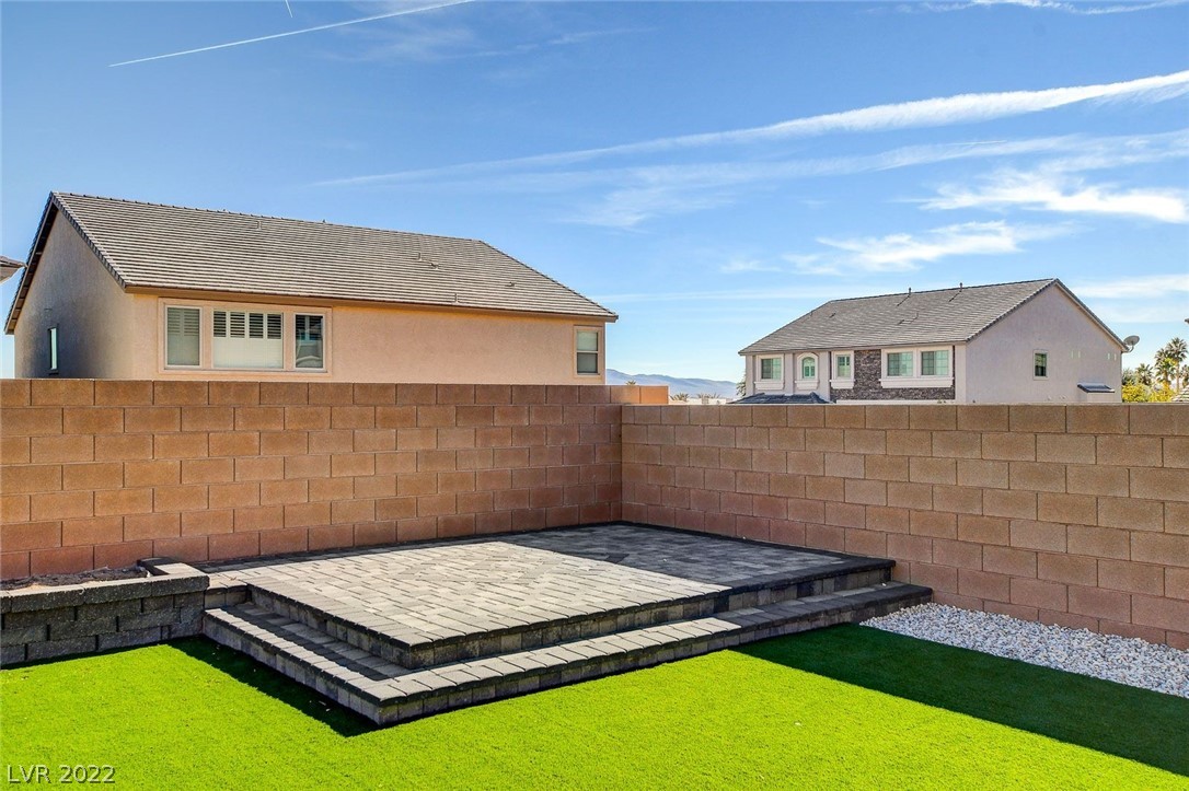 8756 Aziza Sun Street