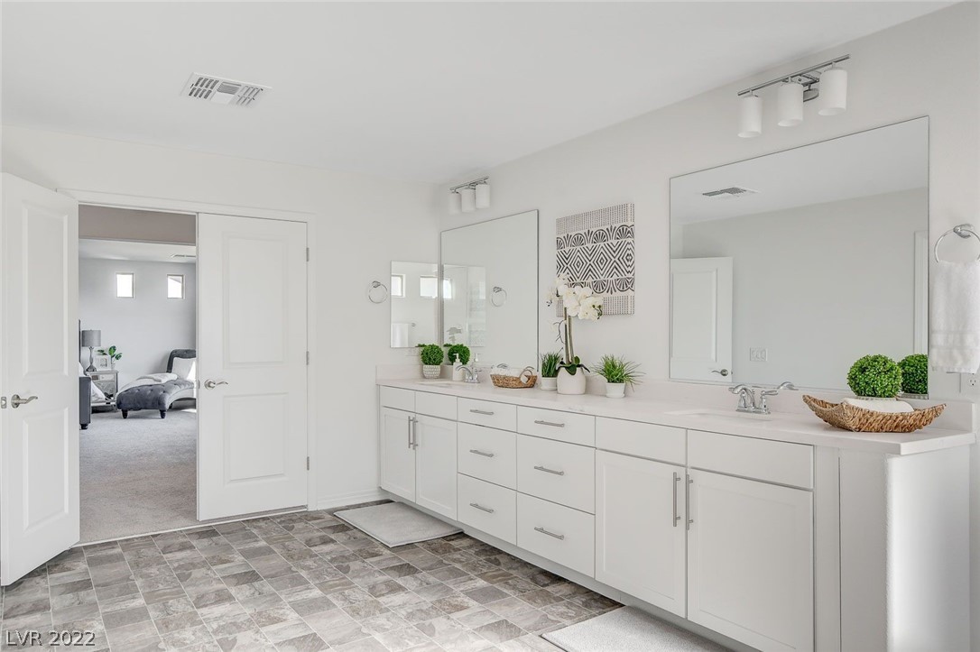 8756 Aziza Sun Street