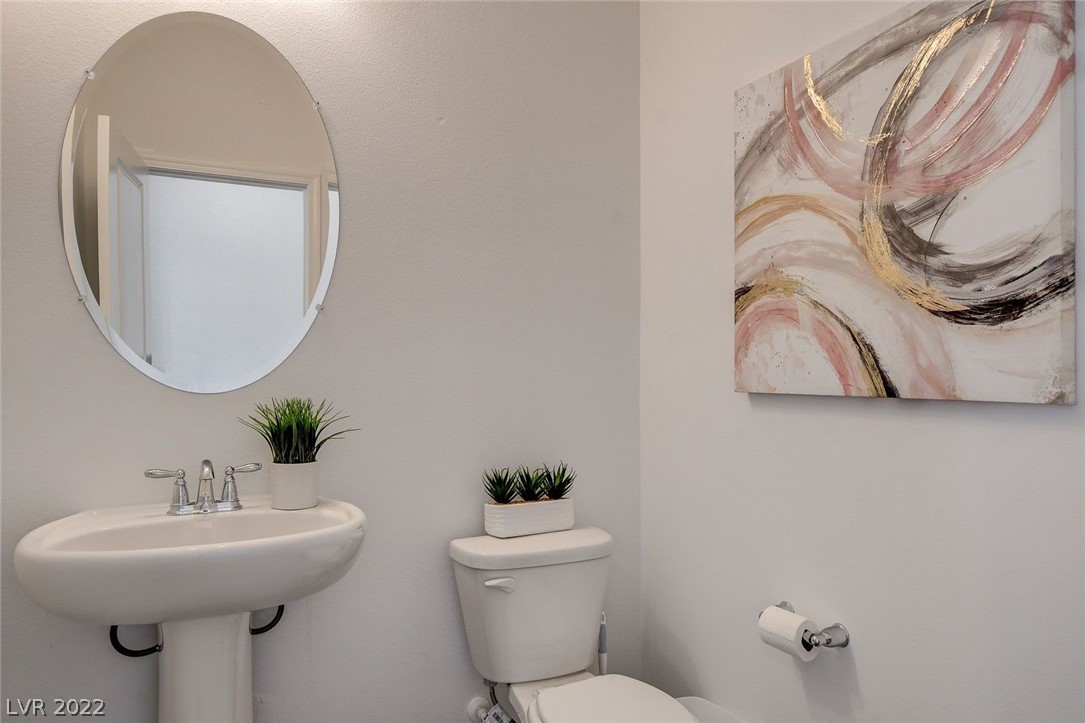 8756 Aziza Sun Street