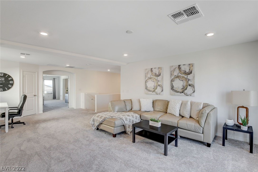 8756 Aziza Sun Street