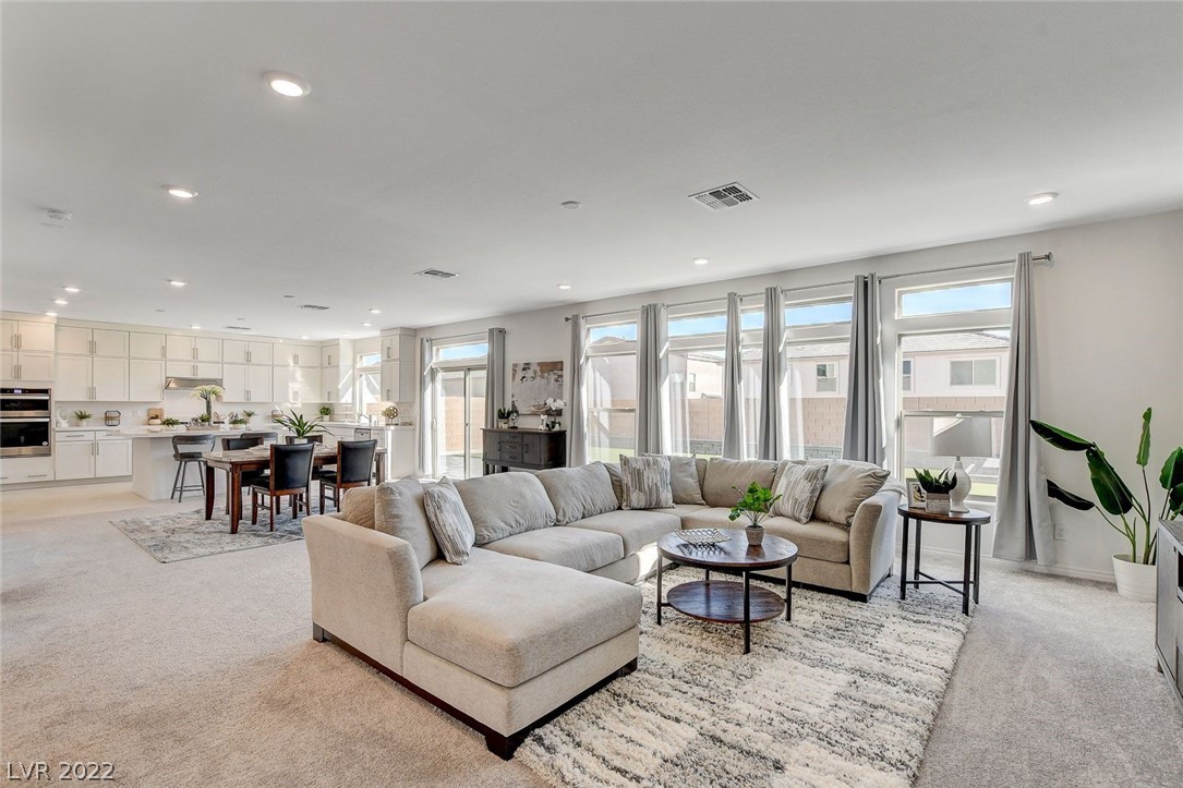 8756 Aziza Sun Street