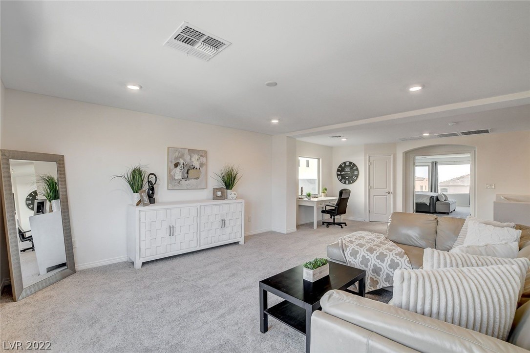 8756 Aziza Sun Street