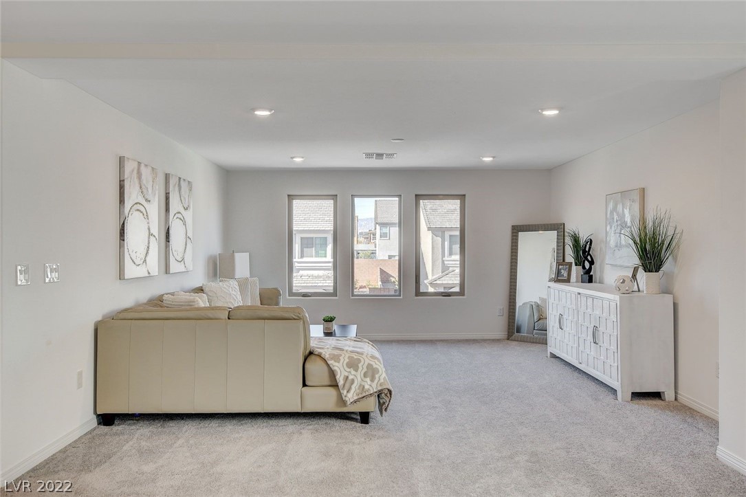 8756 Aziza Sun Street