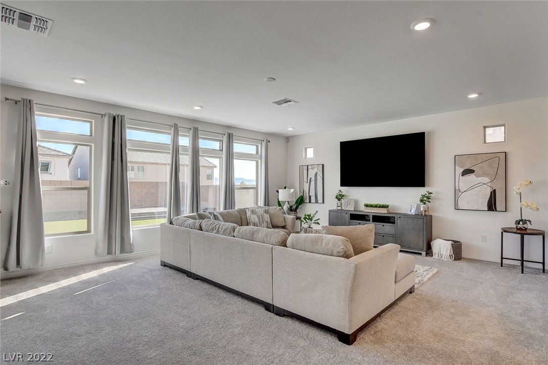 8756 Aziza Sun Street