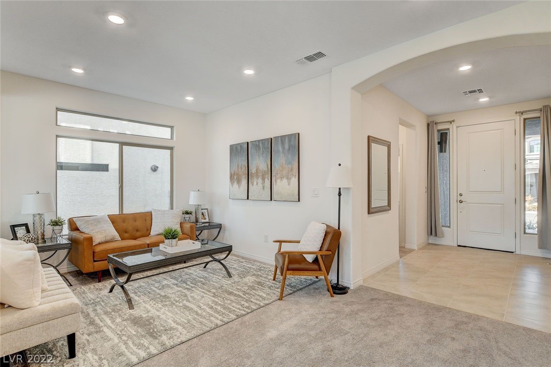 8756 Aziza Sun Street