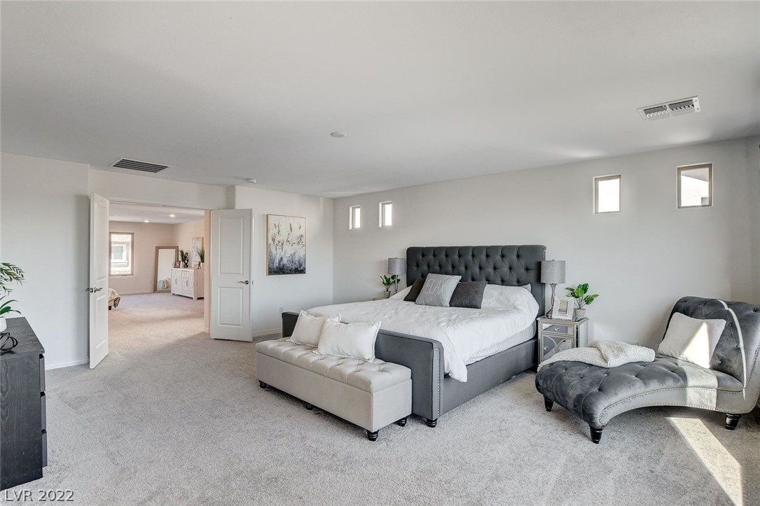 8756 Aziza Sun Street