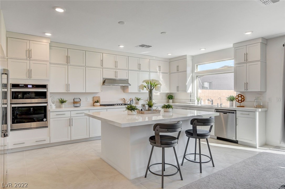 8756 Aziza Sun Street