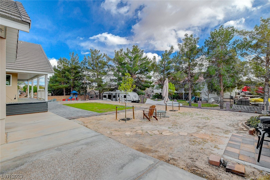 2055 Clover Hollow Avenue