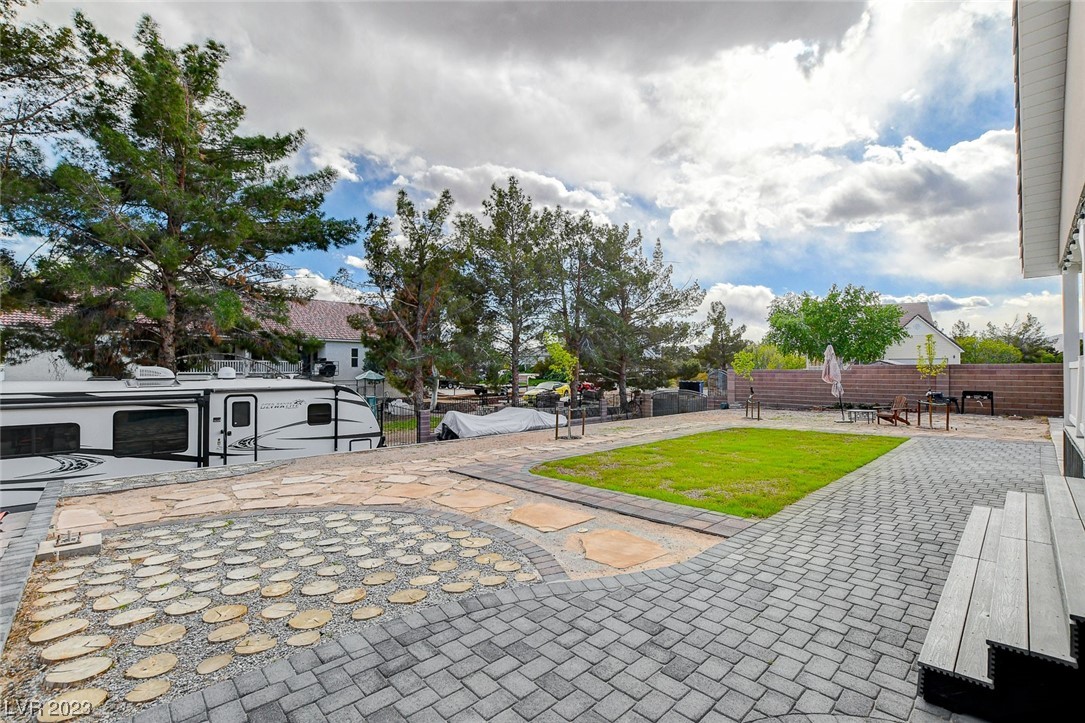 2055 Clover Hollow Avenue