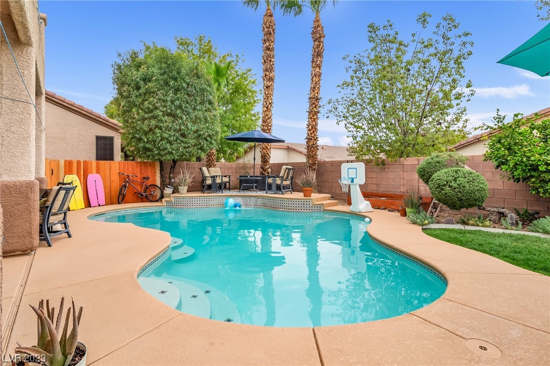 7568 Splashing Rock Drive