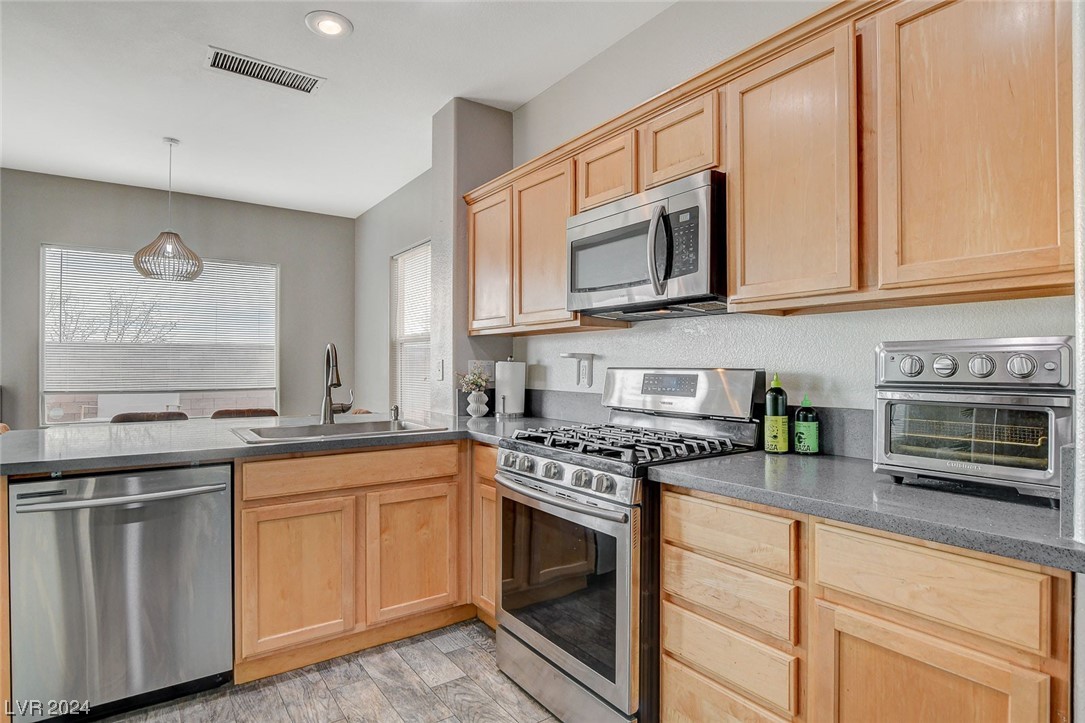 7121 Mercurio Avenue