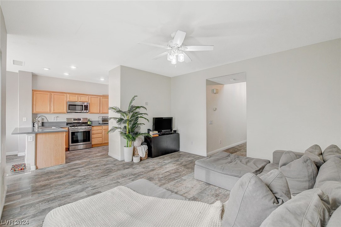 7121 Mercurio Avenue