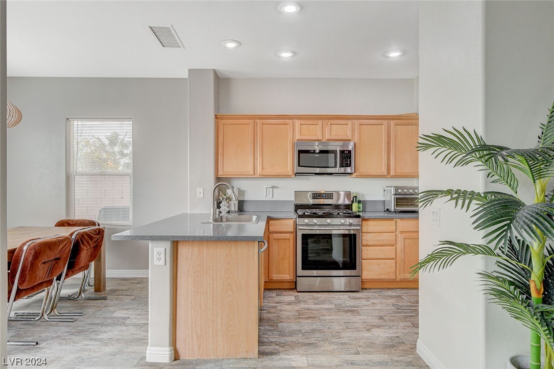 7121 Mercurio Avenue