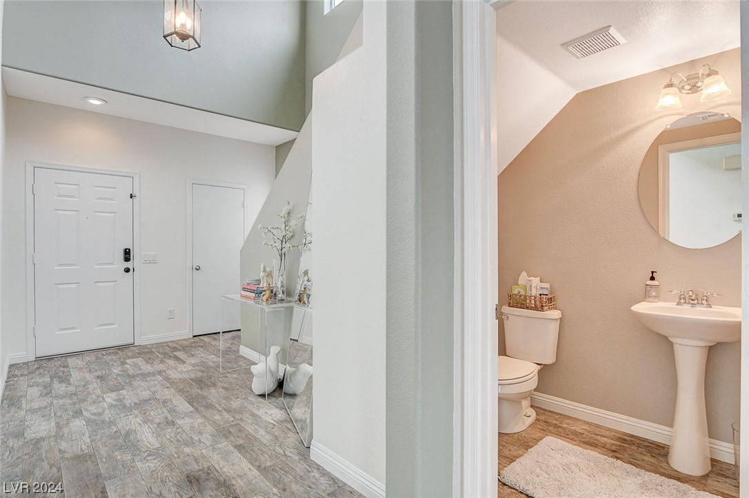 7121 Mercurio Avenue