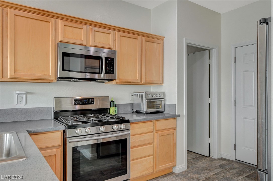 7121 Mercurio Avenue