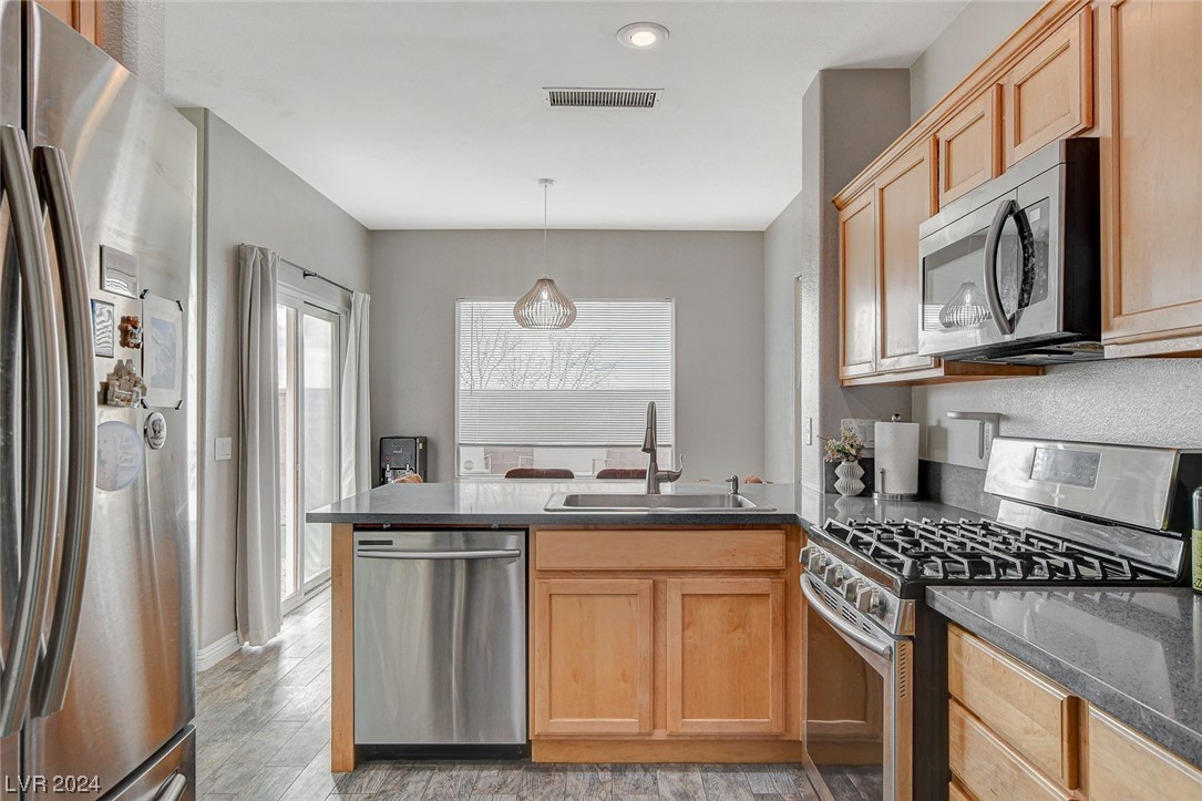 7121 Mercurio Avenue