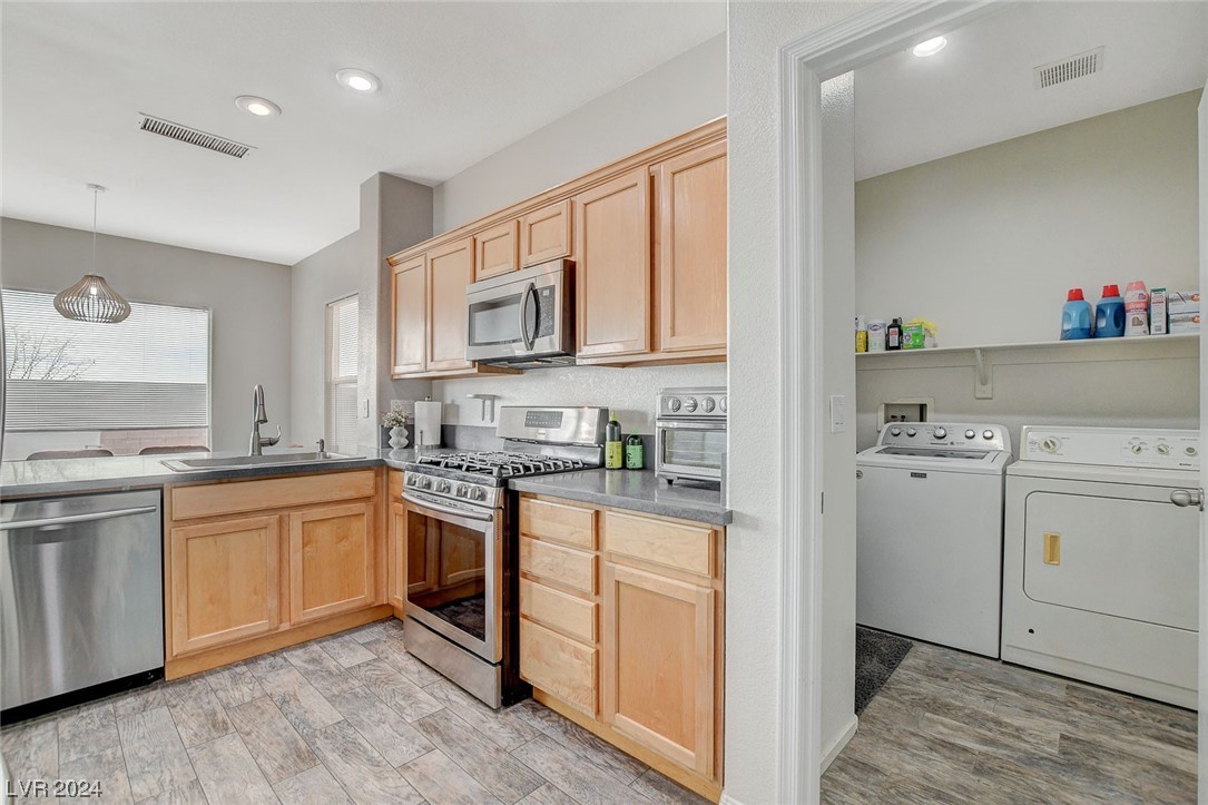 7121 Mercurio Avenue