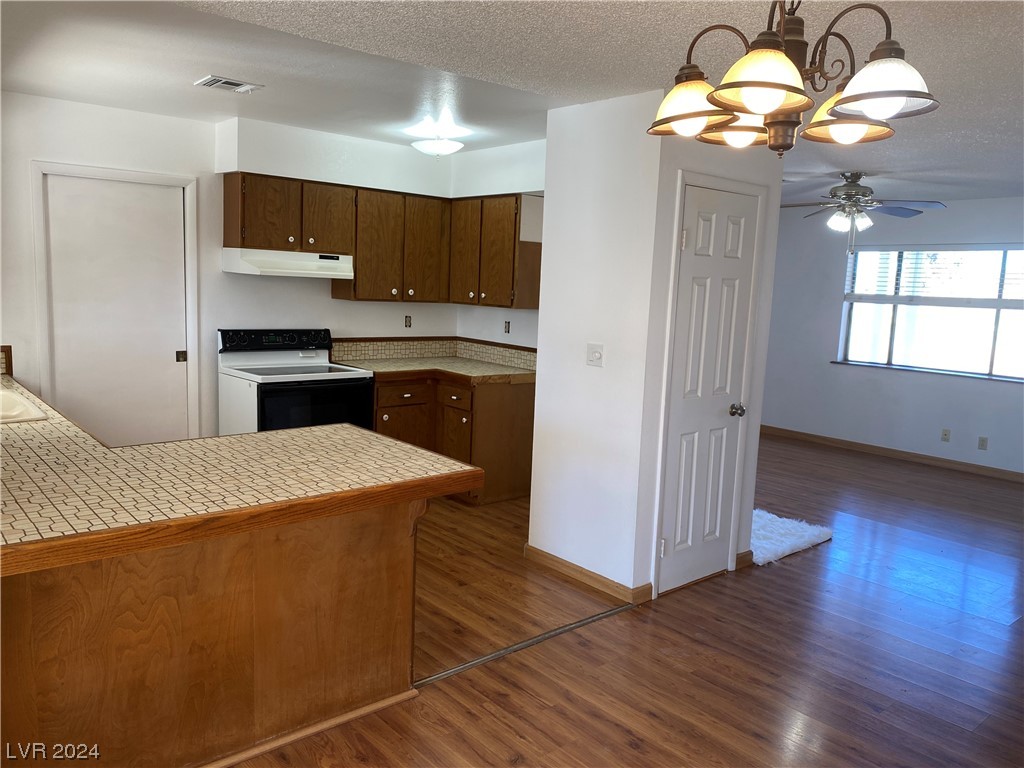 735 West Cottonwood Avenue