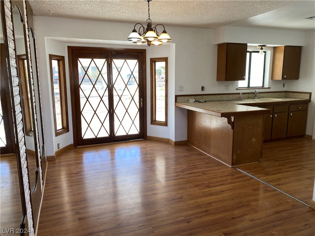 735 West Cottonwood Avenue