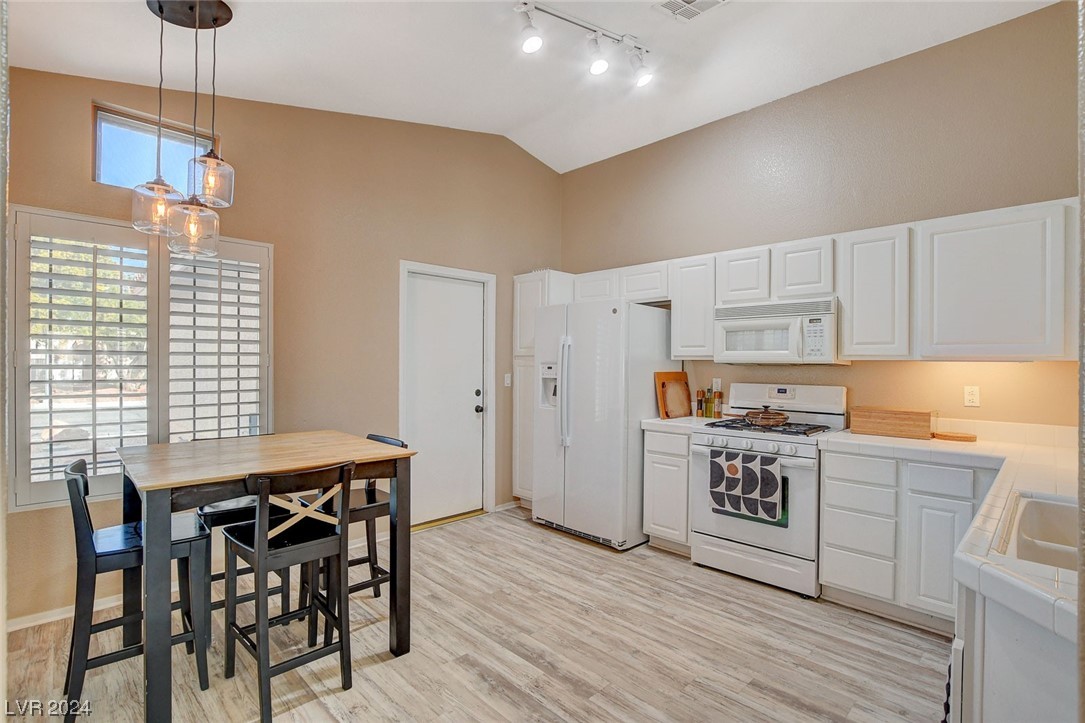 7833 Quill Gordon Avenue