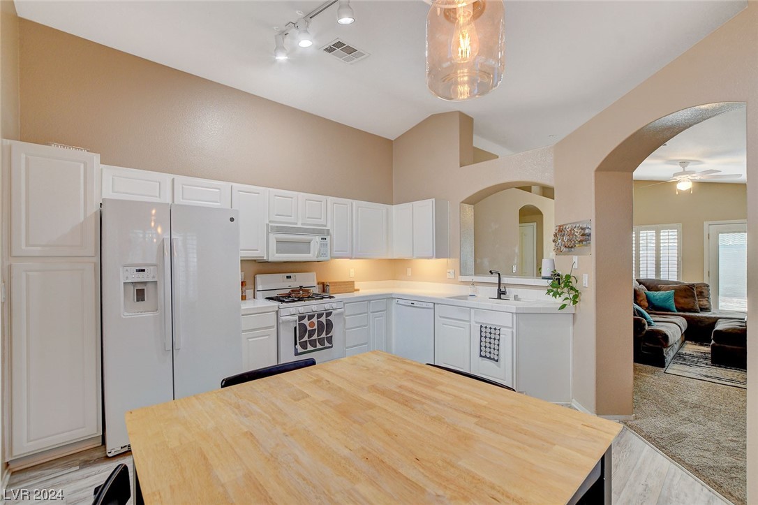 7833 Quill Gordon Avenue