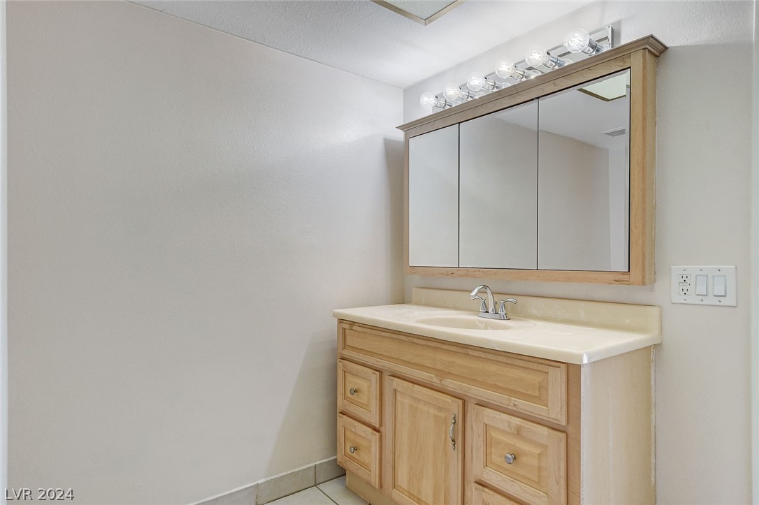 3753 Heritage Avenue