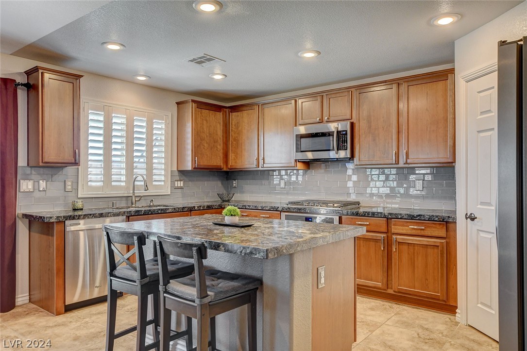 7929 Red Rock Ridge Avenue