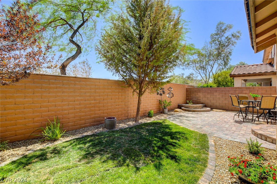 7929 Red Rock Ridge Avenue