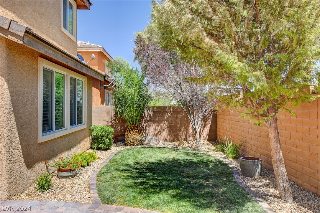 7929 Red Rock Ridge Avenue