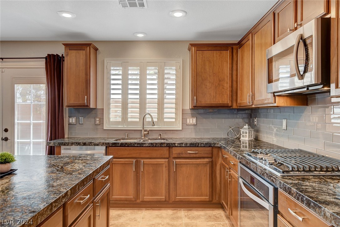 7929 Red Rock Ridge Avenue