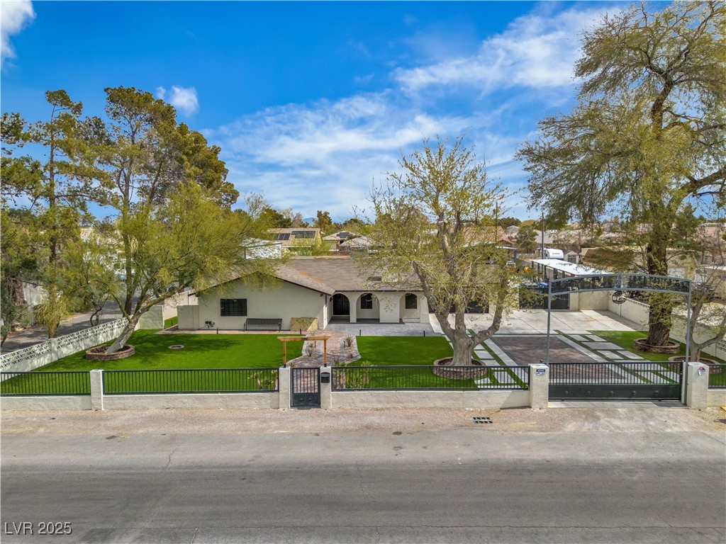 5700 North Torrey Pines Drive