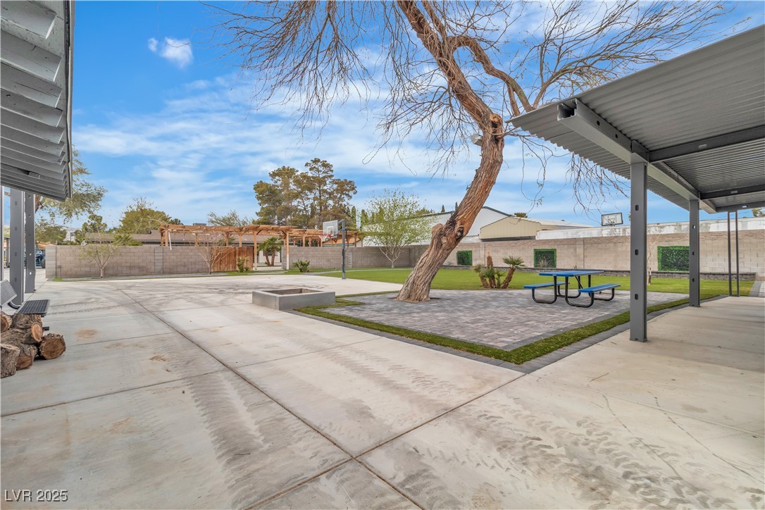 5700 North Torrey Pines Drive