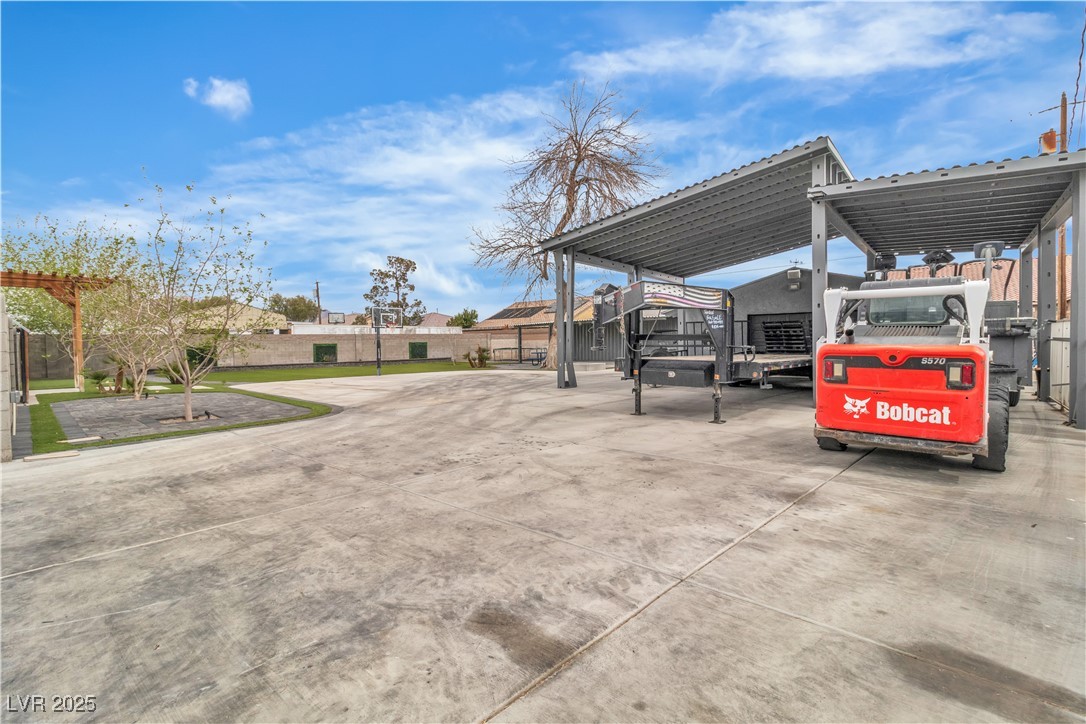5700 North Torrey Pines Drive