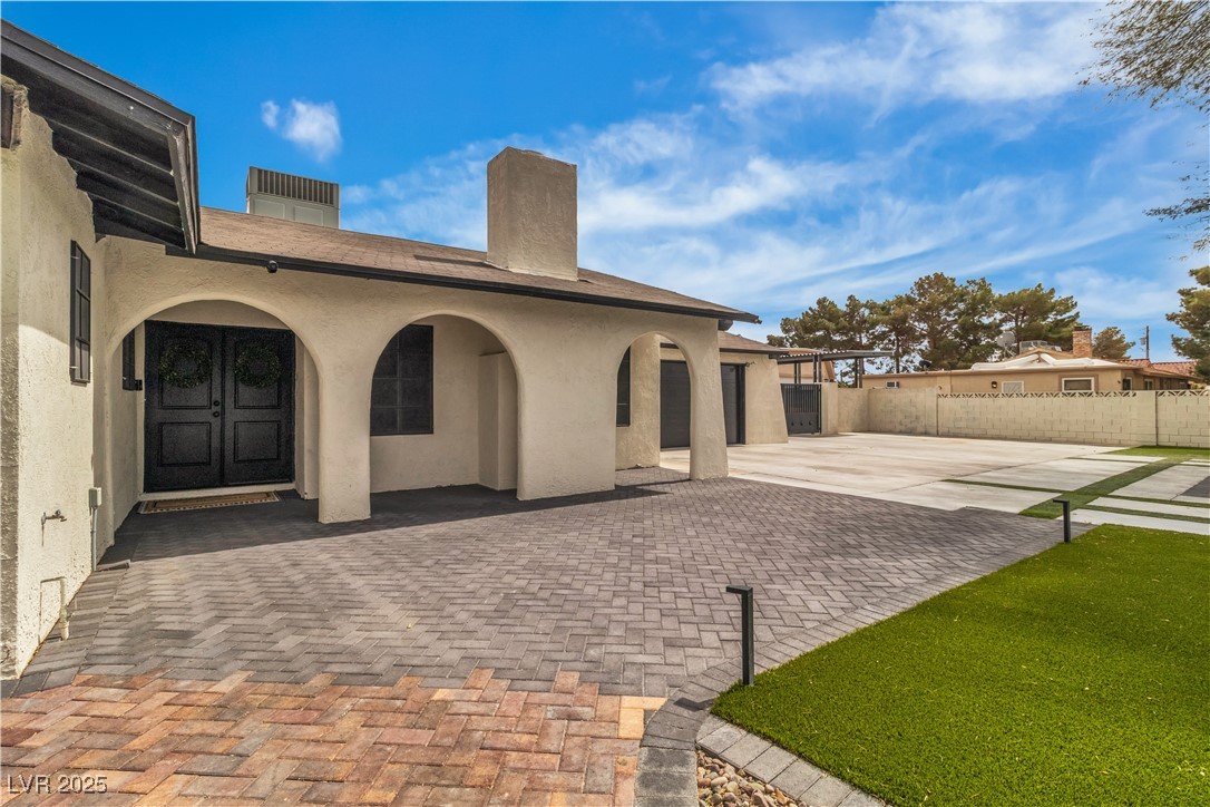 5700 North Torrey Pines Drive