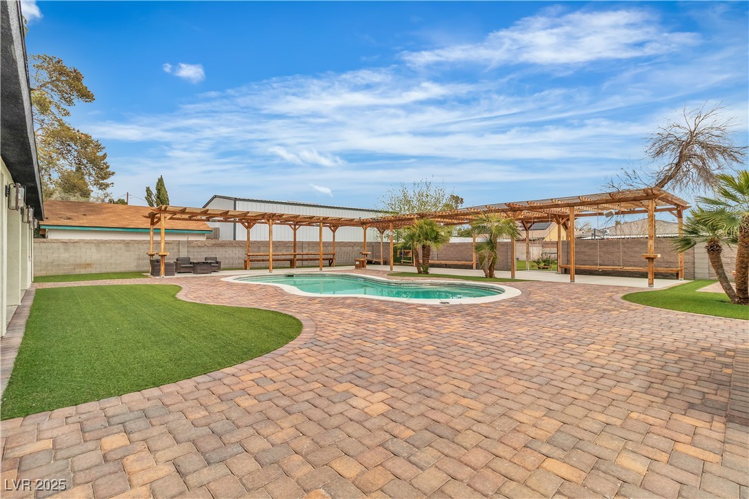 5700 North Torrey Pines Drive