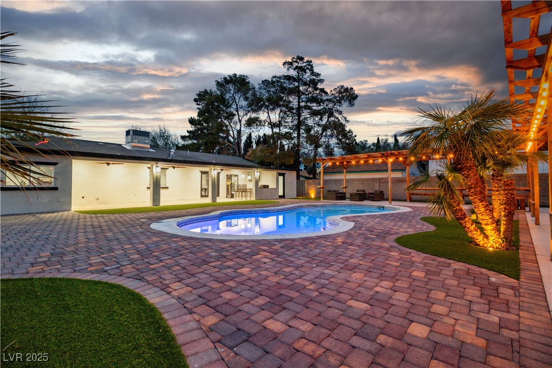 5700 North Torrey Pines Drive
