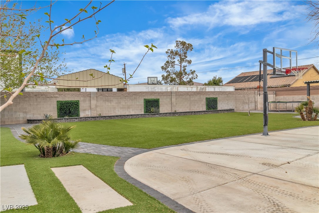 5700 North Torrey Pines Drive