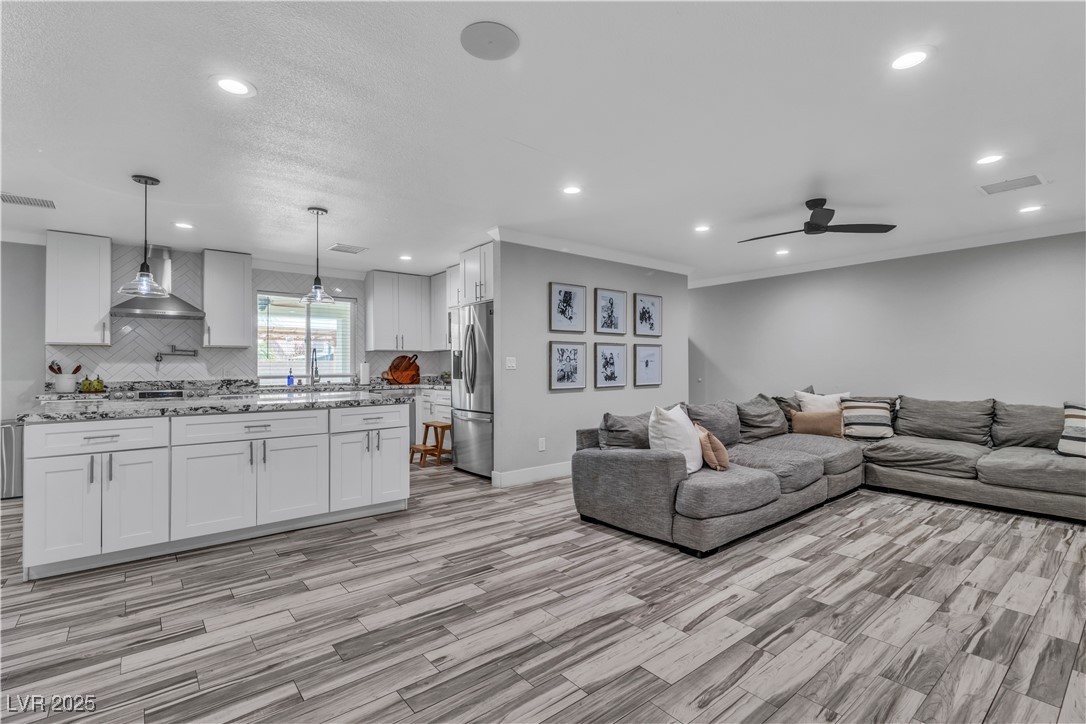 5700 North Torrey Pines Drive