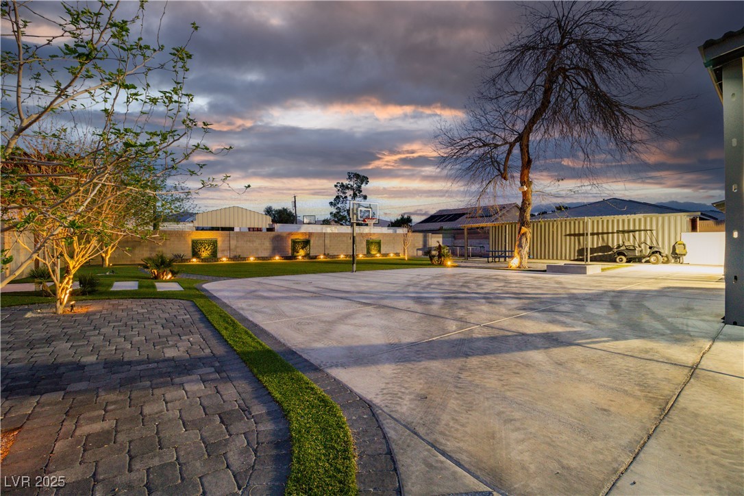 5700 North Torrey Pines Drive