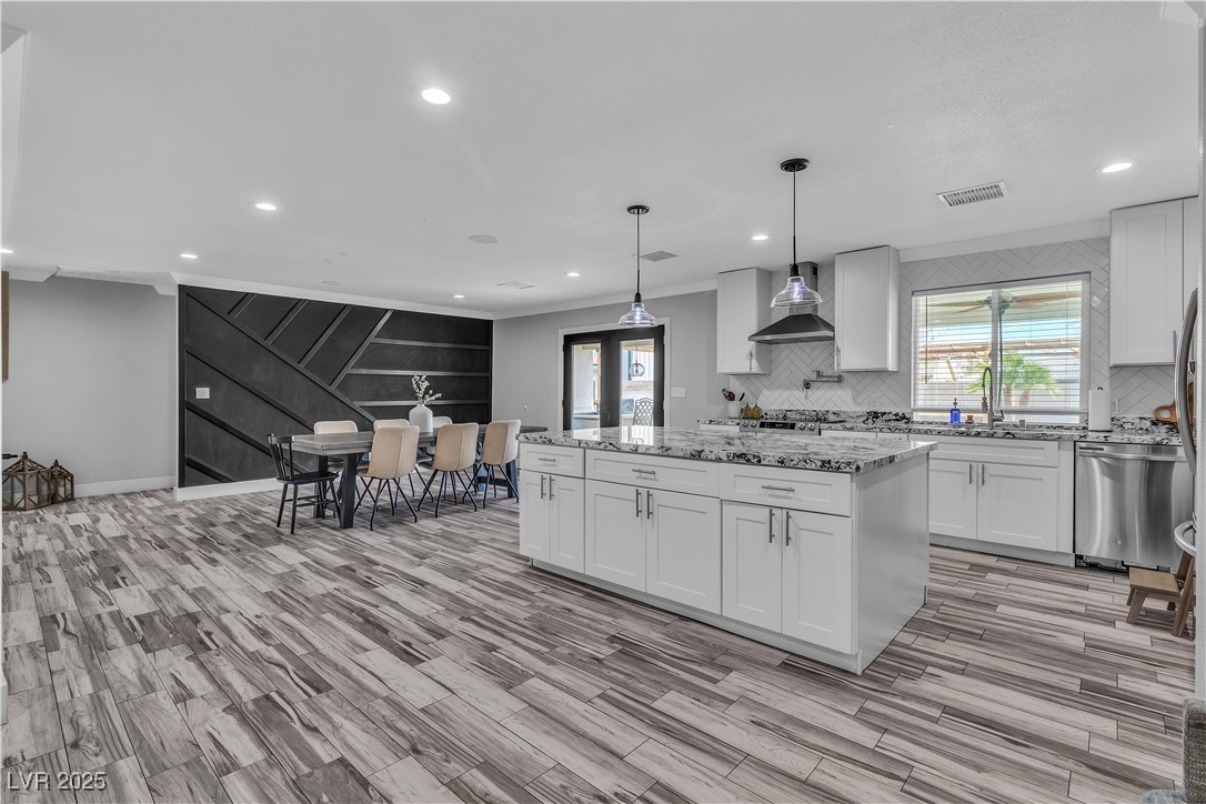 5700 North Torrey Pines Drive
