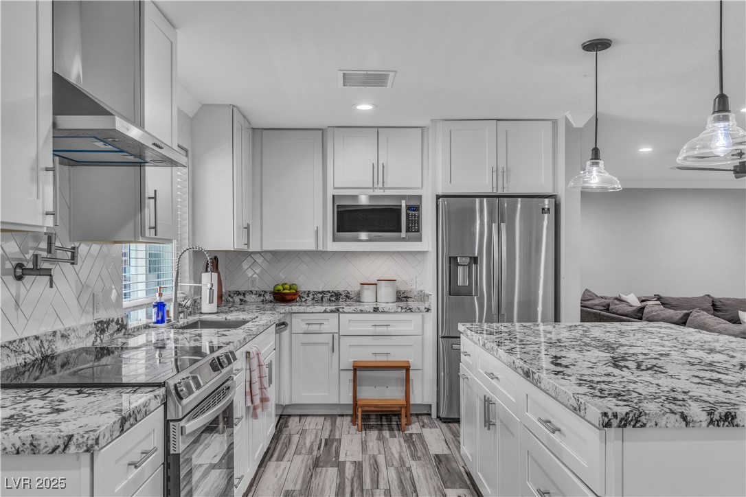 5700 North Torrey Pines Drive