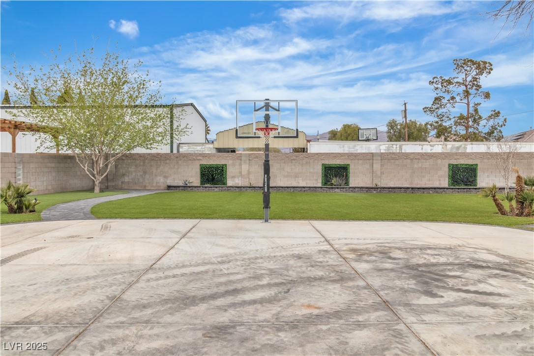 5700 North Torrey Pines Drive