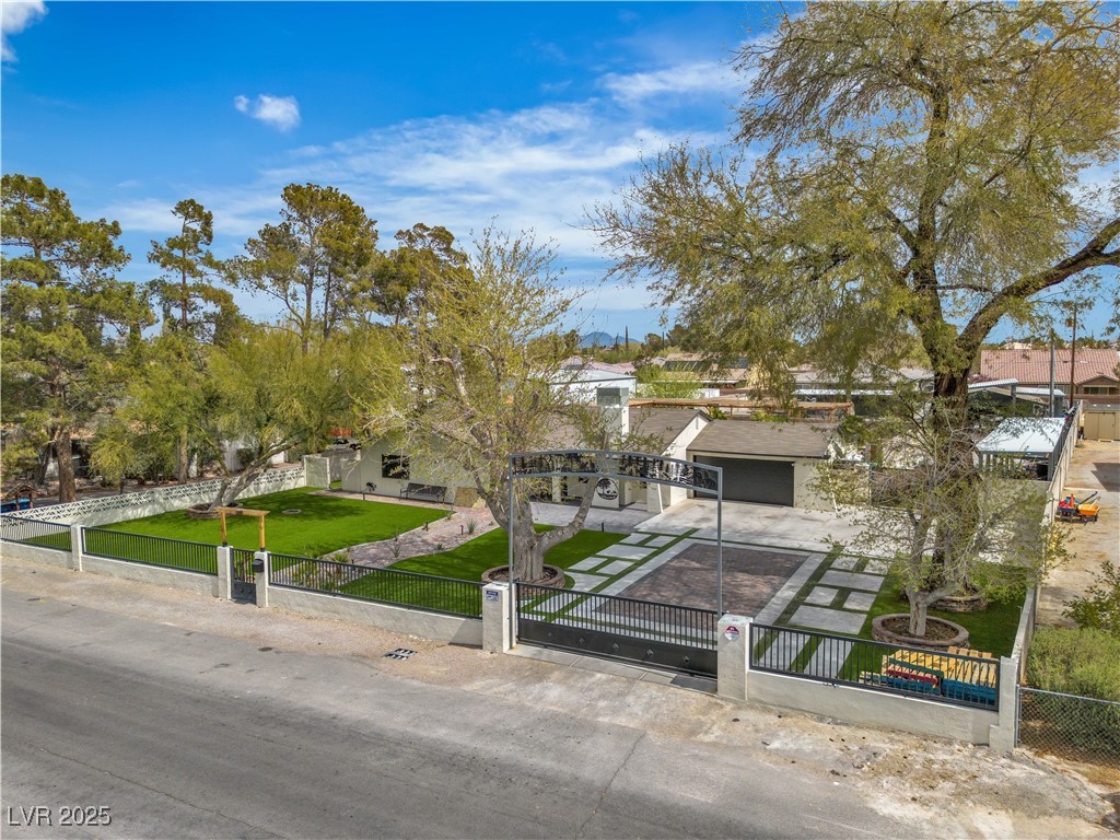 5700 North Torrey Pines Drive