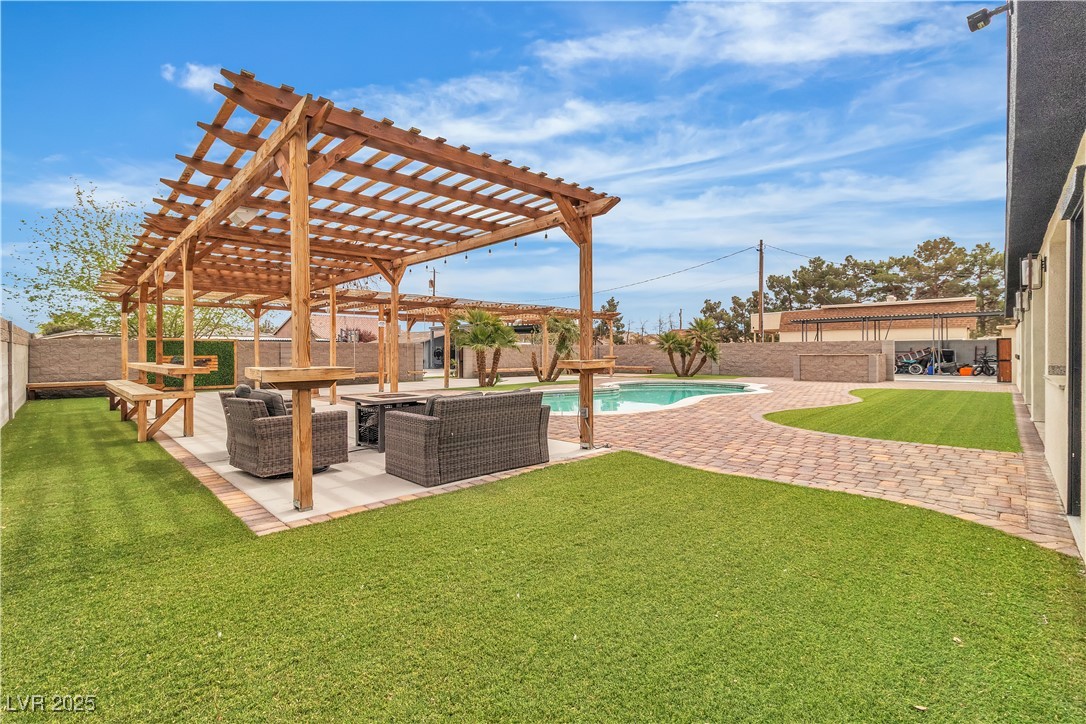 5700 North Torrey Pines Drive