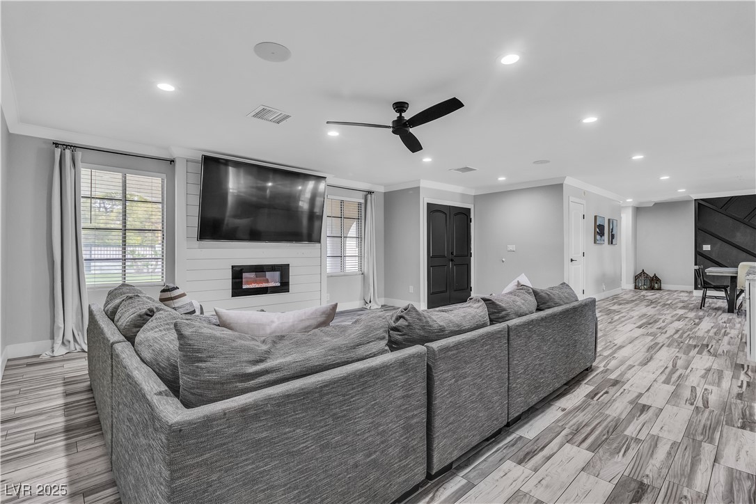 5700 North Torrey Pines Drive
