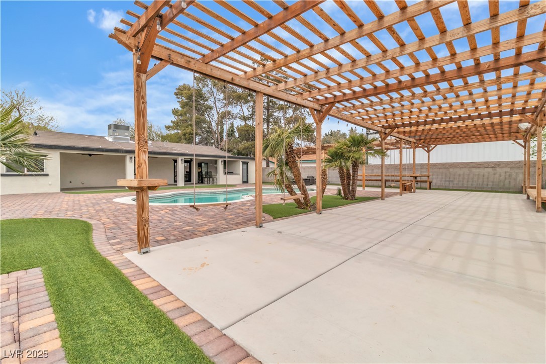 5700 North Torrey Pines Drive